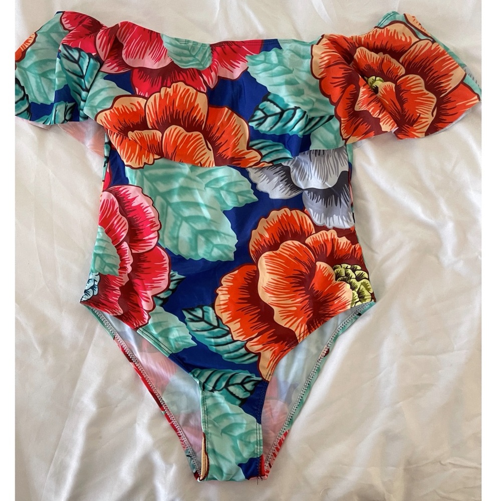 Floral off- shoulder swimsuit